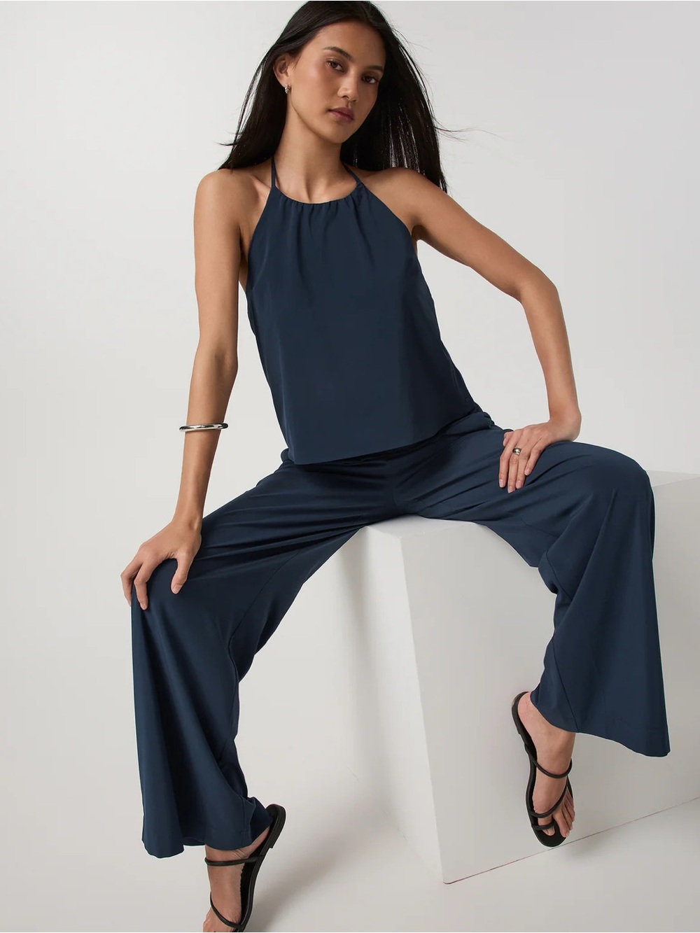 NEW Vuori Villa Wideleg Pants in Ink - Picture 3 of 4